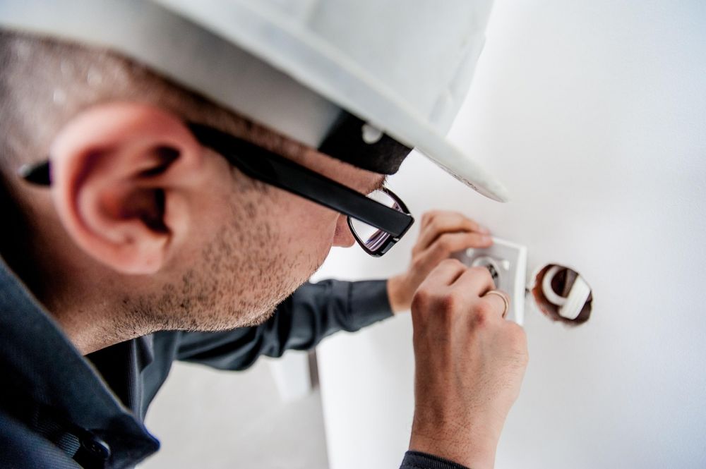 Elektriker molde  trygge installasjoner og smarte energivalg